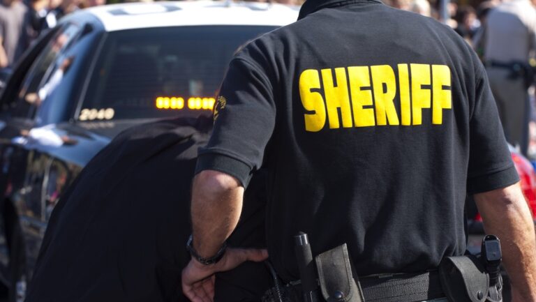 Anciano mata a un niño por ser musulmán