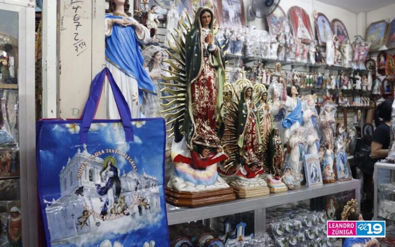 Comerciantes ya ofertan variedad de productos para la Purísima y la Navidad