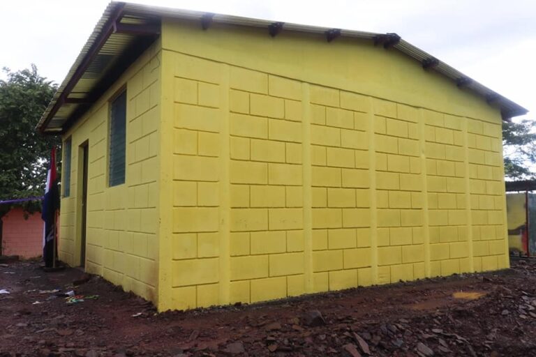 Entregan 6 viviendas en Juigalpa