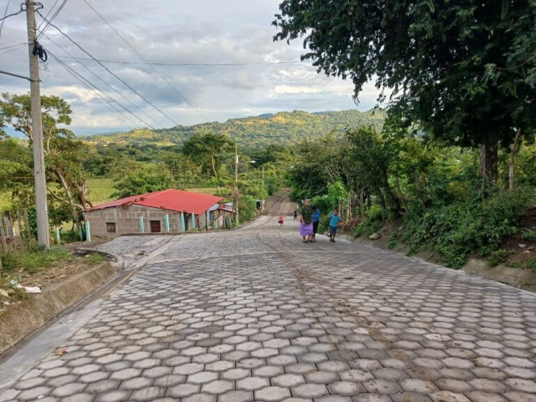 Adoquinan las calles del barrio 19 de Julio en Muy Muy
