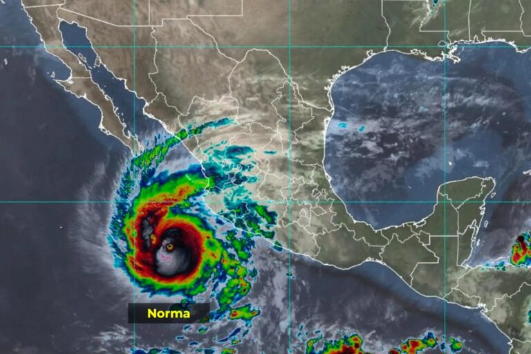 Huracán Norma se acerca al Sur de Baja California y Sinaloa