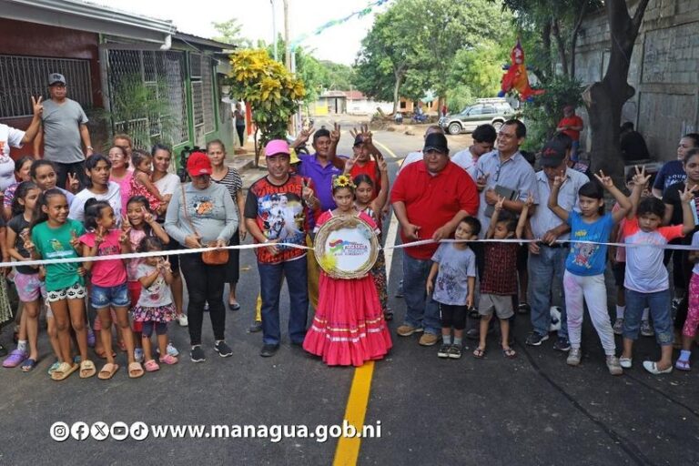Entregan cuatro cuadras con revestimiento asfáltico en el barrio Laureano Mairena