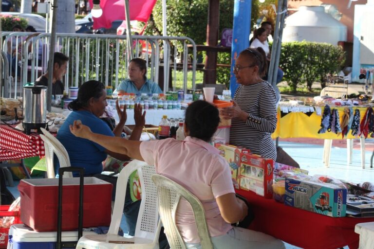 Familias disfrutan de diversas actividades en el Puerto Salvador Allende