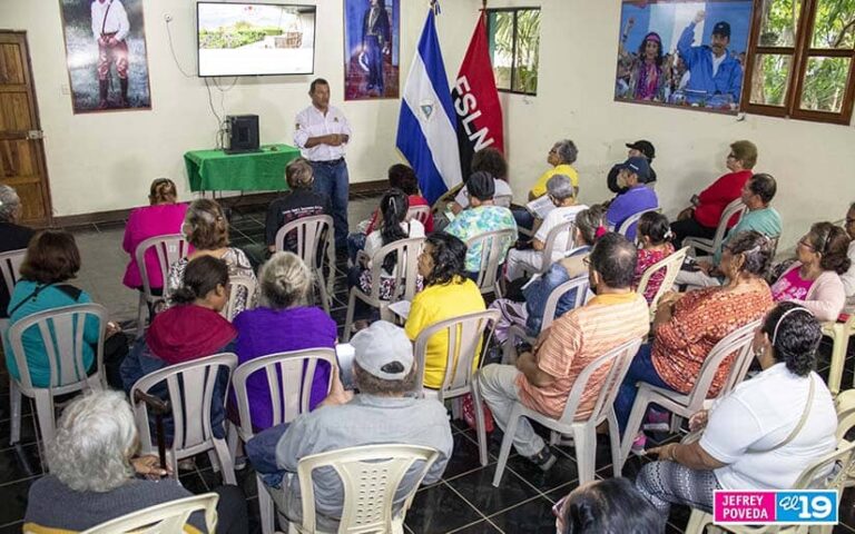 Capacitan a adultos mayores sobre el cultivo de plantas