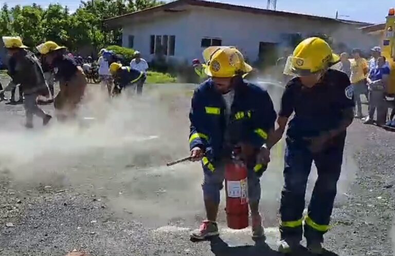 Bomberos capacitan a comerciantes de Pólvora en Carazo