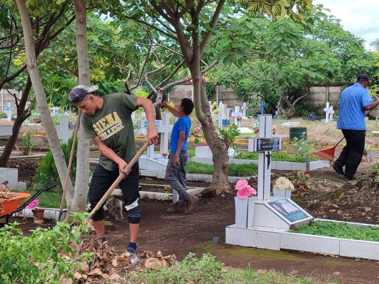 Avanza la limpieza de los cementerios en Chinandega