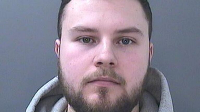 Expolicía es condenado a cadena perpetua por abusar de más de 200 niñas