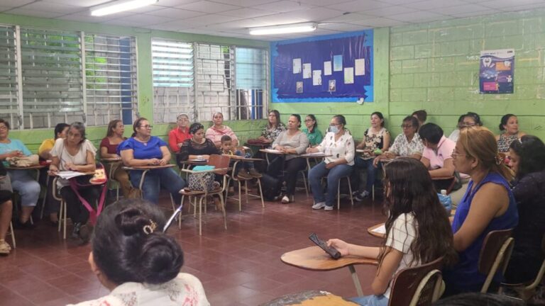 Docentes participan en Encuentro Pedagógico
