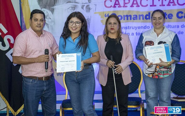 Capacitan a servidores públicos para mejorar atención a personas con discapacidad
