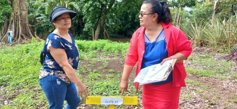 Entregan 20 lotes en el municipio de Dolores