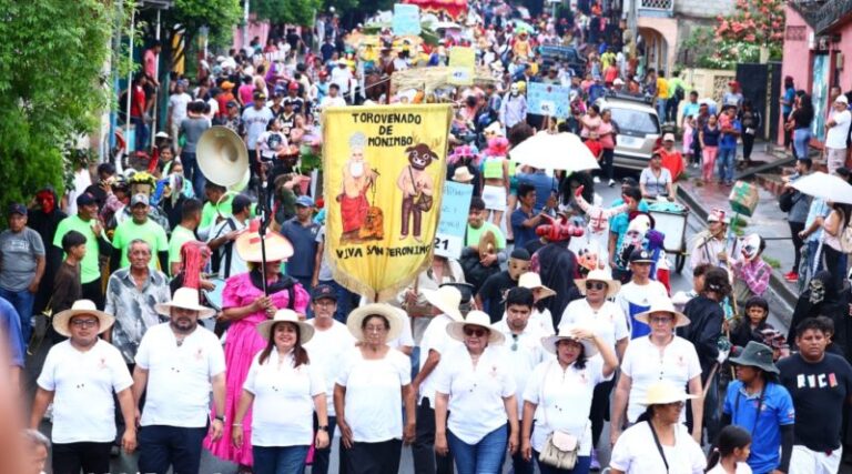 Torovenado de Monimbó recorre las calles de la ciudad