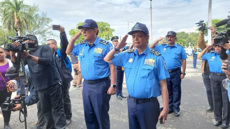 Policía Nacional rinde homenaje al comandante Walter Ferreti