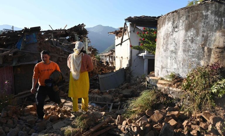 Asciende a 157 el número de fallecidos a causa del fuerte terremoto en Nepal