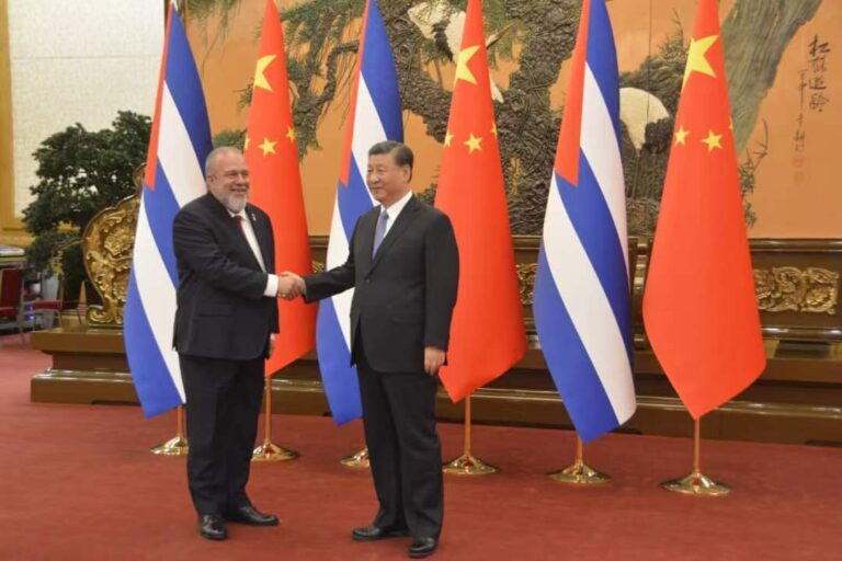 Xi Jinping sostiene encuentro con el primer ministro de Cuba