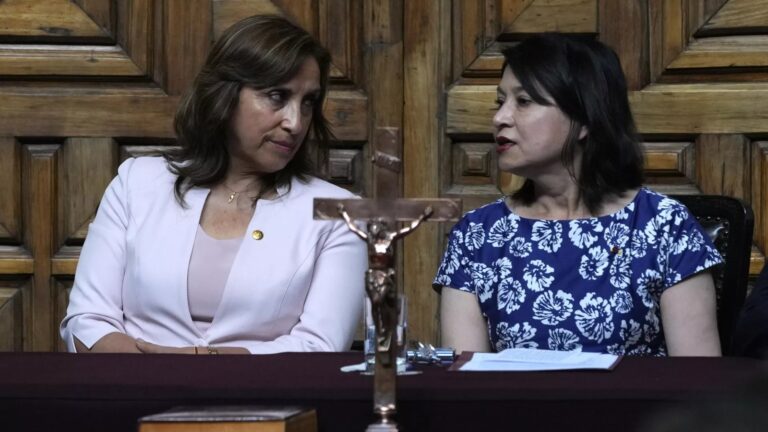 La Canciller de Perú renuncia a  su cargo