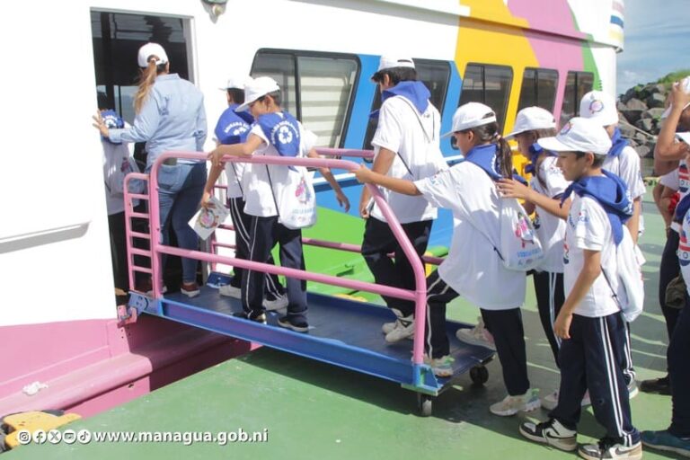 Estudiantes participan en III Edición de “Escuelas Flotantes”