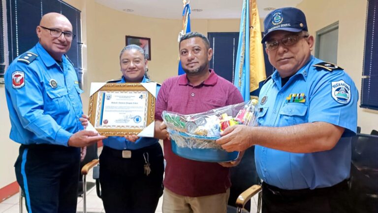 Policía Nacional premia al mejor conductor del año
