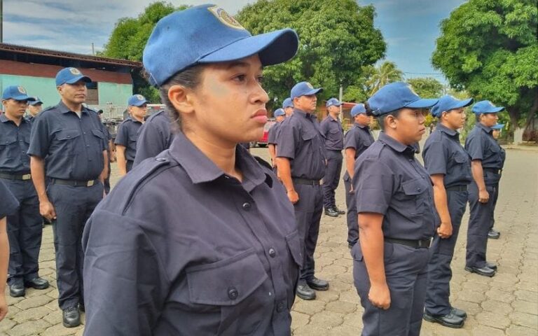 Al menos 40 aspirantes a bomberos son capacitados para servir a las familias