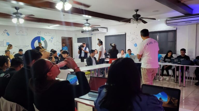 Realizan Demo Day con 50 equipos destacados del Hackathon 2023