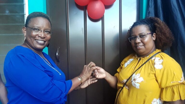 Familias de Laguna de Perlas reciben viviendas