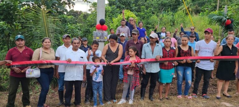 Familias de El Tuma-La Dalia cuentan con energía eléctrica