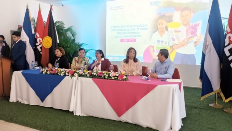 Certifican a estudiantes de 6to. grado en el idioma inglés