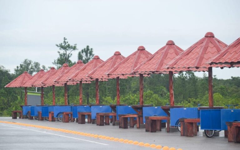 Emprendedoras reciben herramientas de trabajo