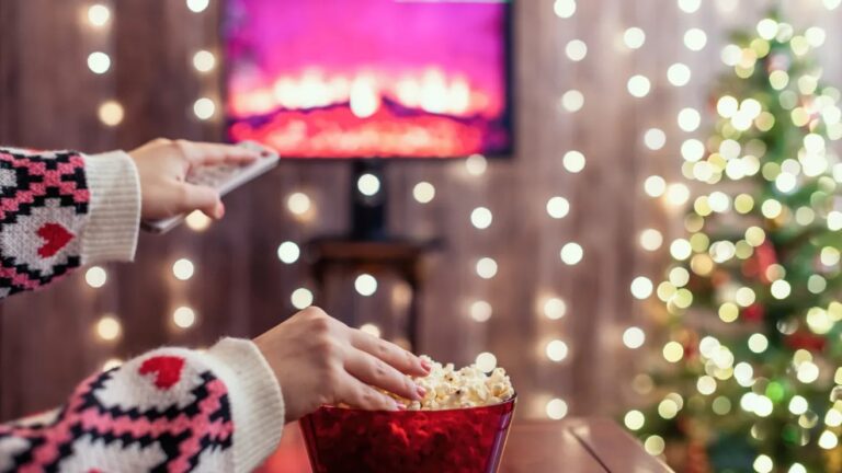 Ofrecen 2,500 dólares por ver películas de navidad