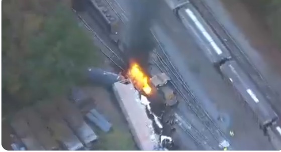 Descarrilamiento de un tren en Estados Unidos produce un incendio