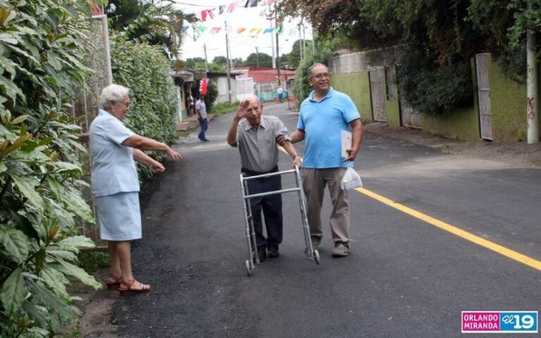 Inauguran tres cuadras asfaltadas en la Colonia Nicarao