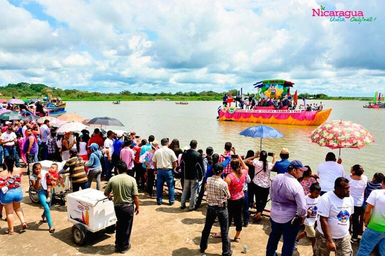 Realizan con éxito Carnaval Acuático en Río San Juan