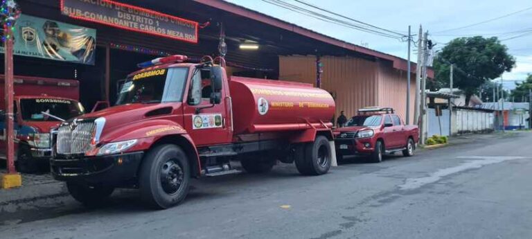 Envían dos vehículos a nueva Estación de Bomberos
