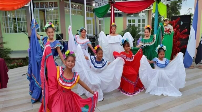 Inauguran en la comunidad El Chile una Casa de Cultura y Creatividad