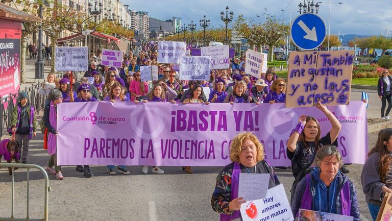 Ciudades de España realizan manifestaciones contra la violencia machista