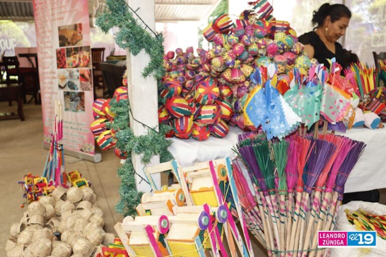 Emprendedores ofertan productos de la Purísima