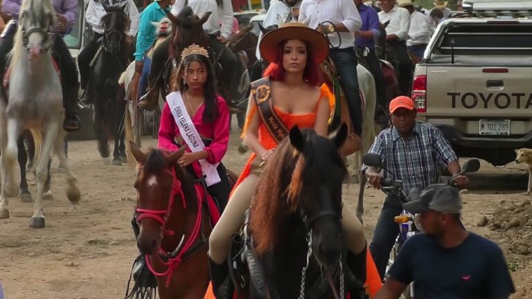 Realizan Desfile Hípico en honor al Santo Patrono Cristo Rey