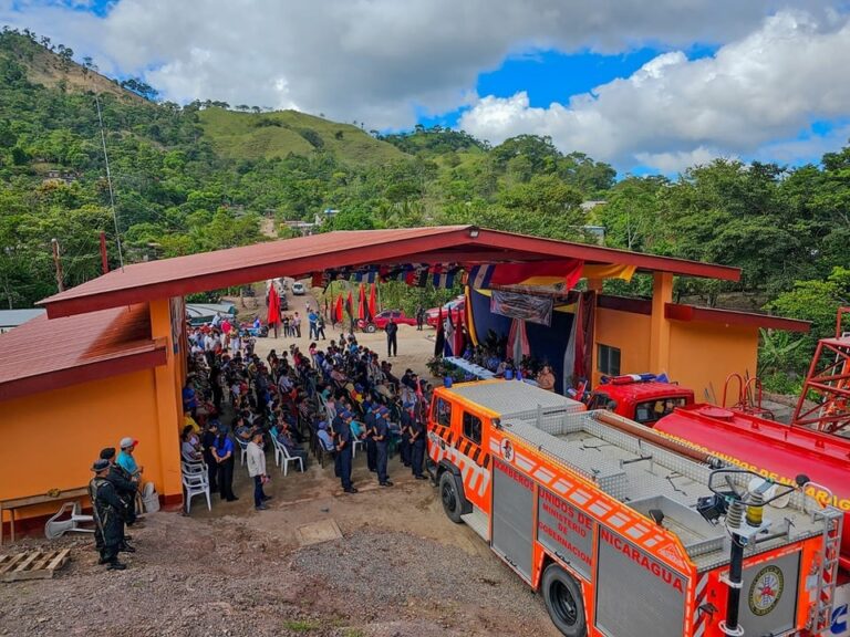 Familias del municipio de Wilwí inauguran la Estación de Bomberos 194