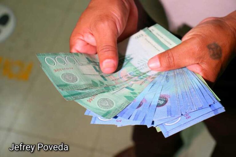 Trabajadores del MINSA reciben su salario de diciembre