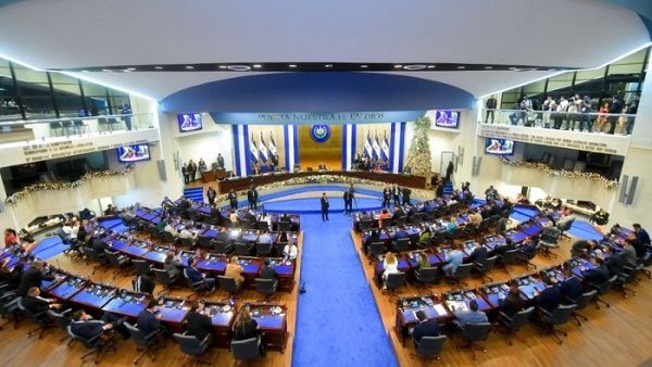 Bukele recibe permiso para buscar su reelección