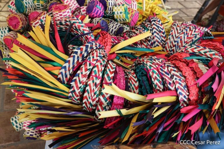 Comerciantes de Jinotepe ofrecen productos para la celebración de la Purísima