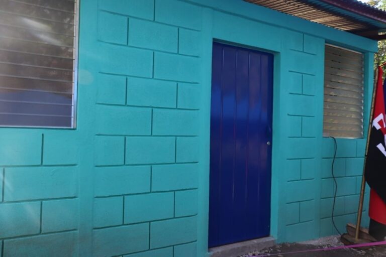 Familia de La Paz recibe vivienda solidaria