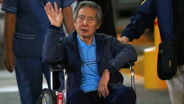 Peruanos rechazan la liberación del exmandatario Fujimori