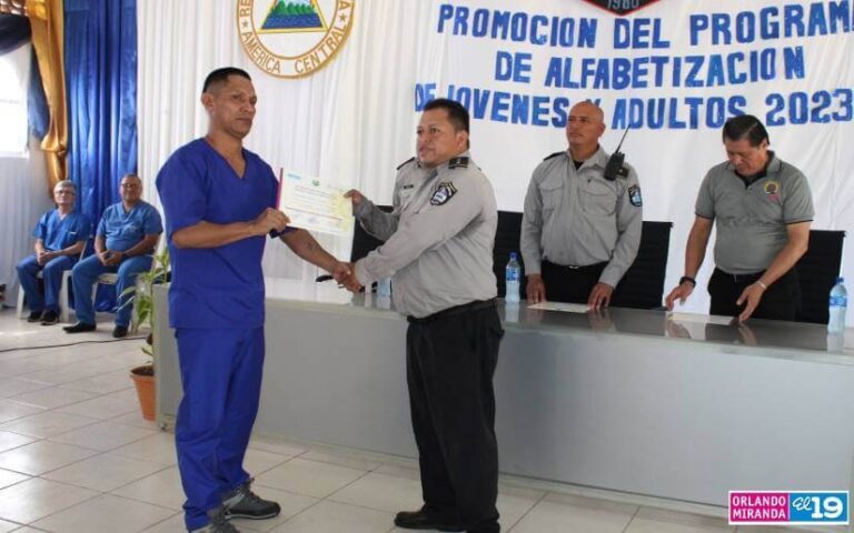 Más de 200 presos reciben su certificado por culminar el programa de alfabetización 