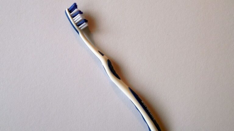 Se traga cepillo de dientes