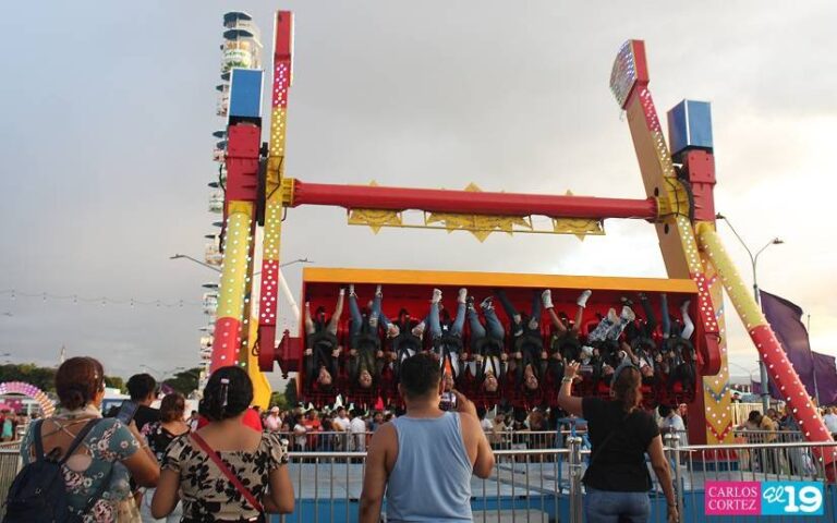 Familias continúan visitando el Parque de la Alegría