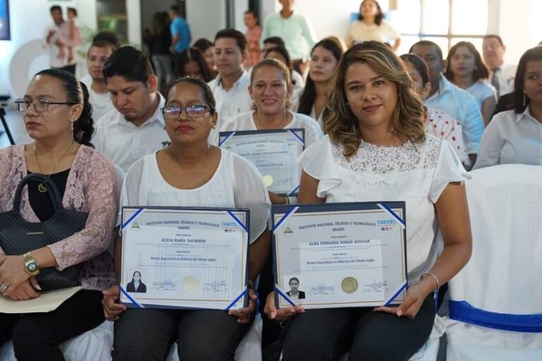 Gradúan a 256 Técnicos Especialistas en Didáctica del Idioma Inglés