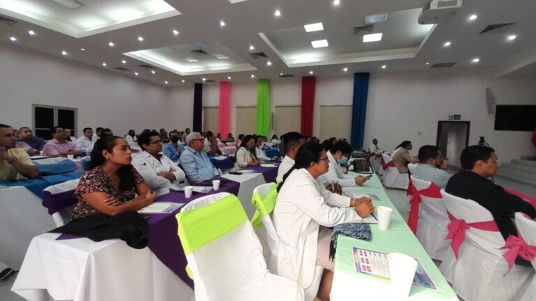 Capacitan a médicos en Ecografía Crítica