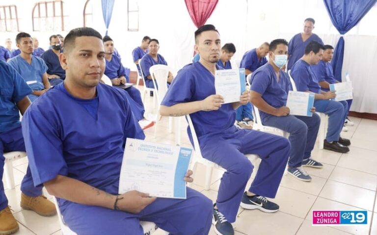 Más de 90 privados de libertad reciben certificado sobre el curso de capacitación de artesanías