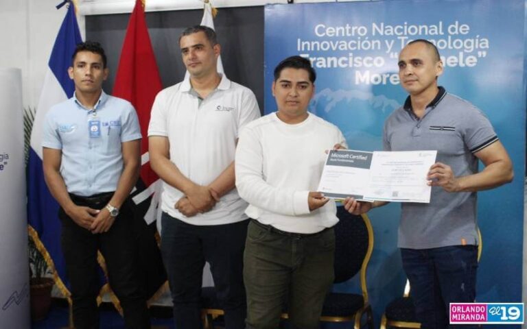 Entregan Certificaciones Internacionales de Amazon a 78 apasionados por la tecnología