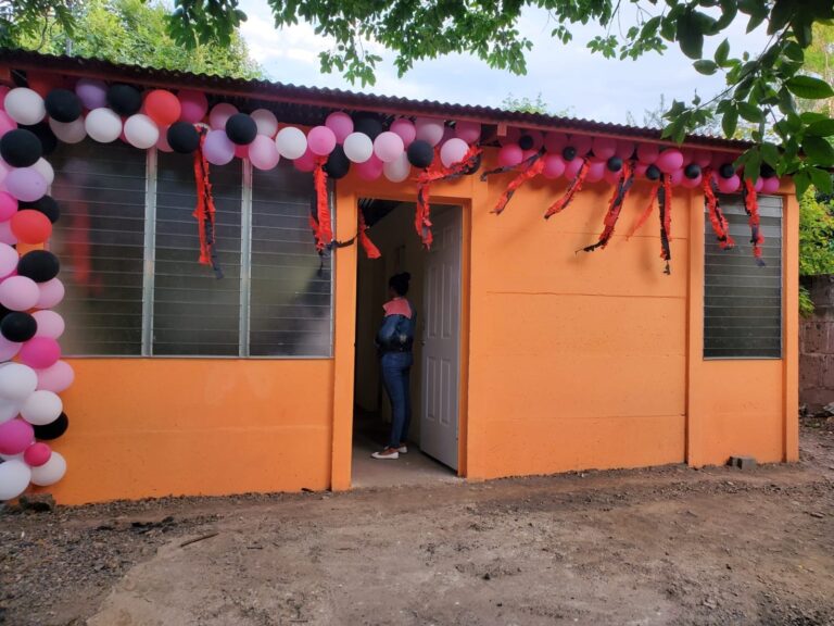 Entregan cinco viviendas dignas en Matagalpa